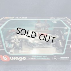 画像1: 新品正規入荷品●burago1/43 MERCEDES AMG W13 2022(L.ハミルトン）#44