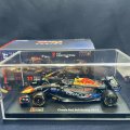 新品正規入荷品●burago1/43 RED BULL RB19 US GP 2023(M.フェルスタッペン）#1※アクリルケース＆ドライバーフィギュア付