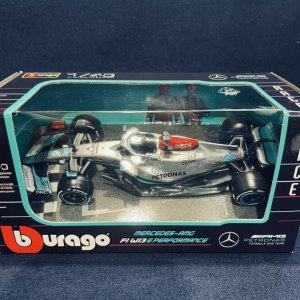 画像: 新品正規入荷品●burago1/43 MERCEDES AMG W13 2022(G.ラッセル）#63