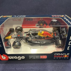 画像: 再入荷●新品正規入荷品●burago1/43 RED BULL RB18 2022(M.フェルスタッペン）#1