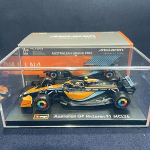 画像: 新品正規入荷品●burago1/43 McLAREN MCL36 2022(L.ノリス）#4 ※ドライバーフィギュア＆アクリルケース付