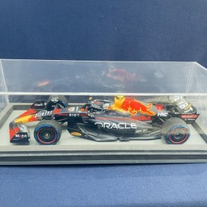 画像: 新品正規荷品●専用アクリルケース付●SPARK1/18 RED BULL HONDA RB18 WINNER MONACO GP 2022 (S.ペレス） #11