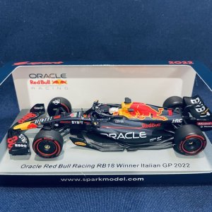 画像: 新品正規荷品●SPARK1/43 RED BULL RB18 WINNER ITALIAN GP 2022 (M.フェルスタッペン）