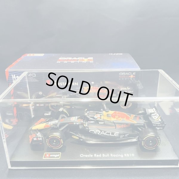 画像1: 再入荷●新品正規入荷品●burago1/43 RED BULL RB19 2023(M.フェルスタッペン）#1※アクリルケース＆ドライバーフィギュア付