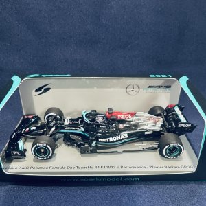 画像: セカンドハンド品●SPARK 1/43 MERCEDES-AMG PETRONAS W12 WINNER BAHRAIN GP 202 (L.ハミルトン）#44