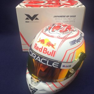 画像: セカンドハンド品●未使用：美品●1/2スケール 2023年 JAPAN GP 鈴鹿仕様ミニヘルメット　RED BULL (M.フェルスタッペン）