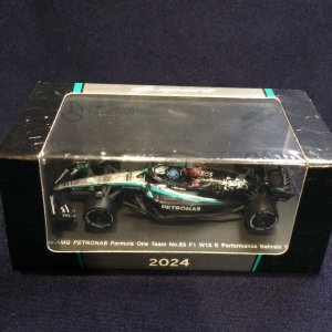 画像: 新品正規入荷品●SPARK1/64 MERCEDES PETRONAS W15 BAHRAIN GP 2024 (G.ラッセル）#63