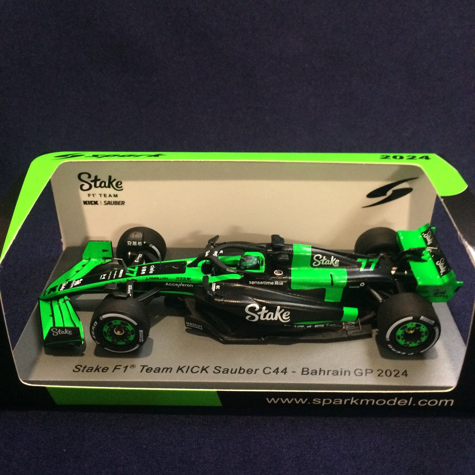 画像1: 新品正規入荷品●SPARK1/43 STAKE F1 TEAM KICK SAUBER C44 BAHRAIN GP 2024 (V.ボッタス）#77