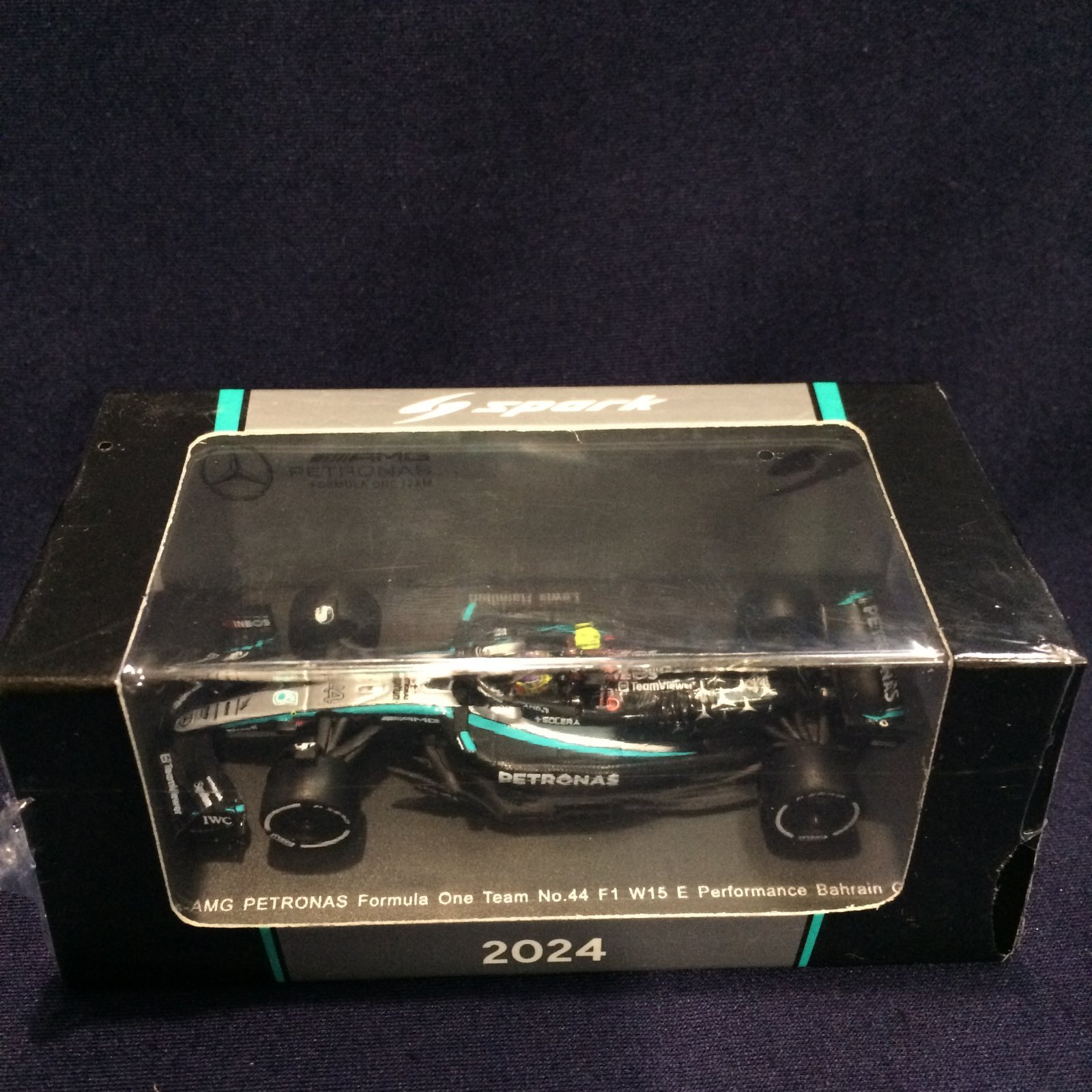 画像1: 新品正規入荷品●SPARK1/64 MERCEDES AMG PETRONAS W15 BAHRAIN GP 2024 (L.ハミルトン）#44