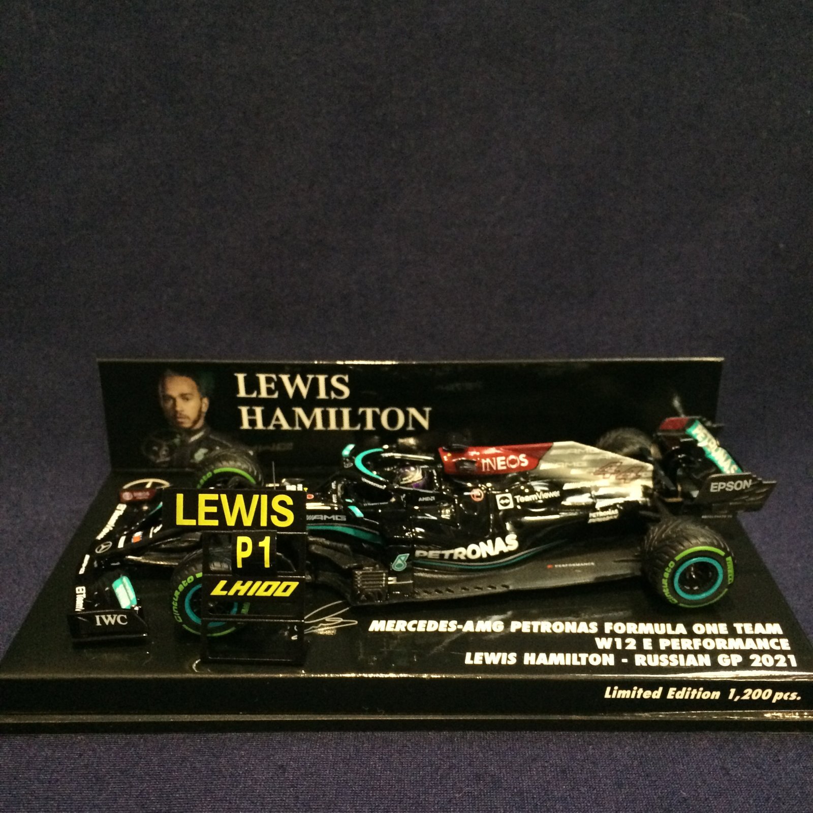 画像1: セカンドハンド品●PMA1/43 MERCEDES-AMG PETRONAS W12 RUSSIAN GP 2021 (L.ハミルトン）#44